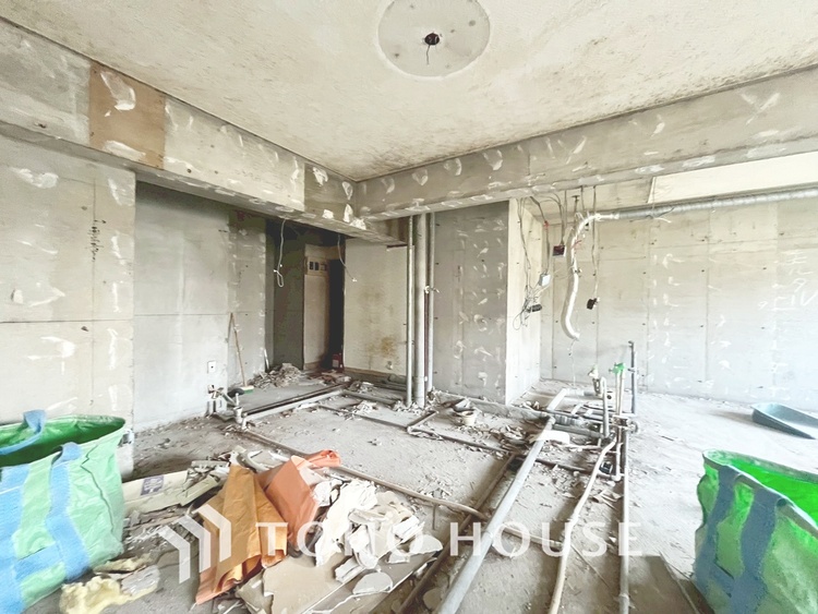 キッチン 現在改装中◆ワクワク◆開放的で機能性も高いシステムキッチン。お子様は毎日のご飯にワクワク！