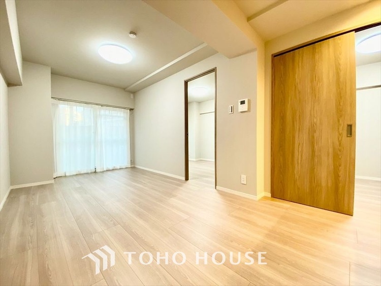 内装 【LIVING】◆眩い◆光が燦々と入り、家族の笑顔を照らす。「いつまでも続いて」と願う夢のような毎日がここにある。