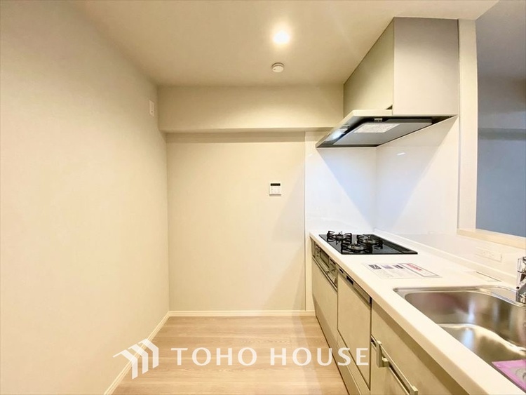 キッチン 【KITCHEN】◆ワクワク◆開放的で機能性も高いシステムキッチン。お子様は毎日のご飯にワクワク！