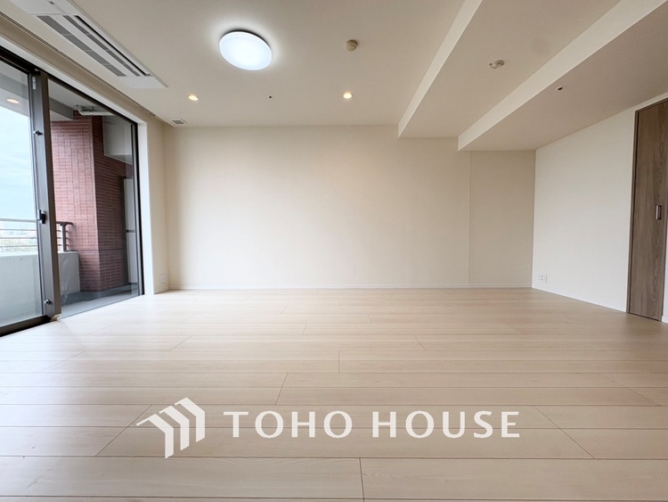 内装 【LIVING】◆眩い◆光が燦々と入り、家族の笑顔を照らす。「いつまでも続いて」と願う夢のような毎日がここにある。