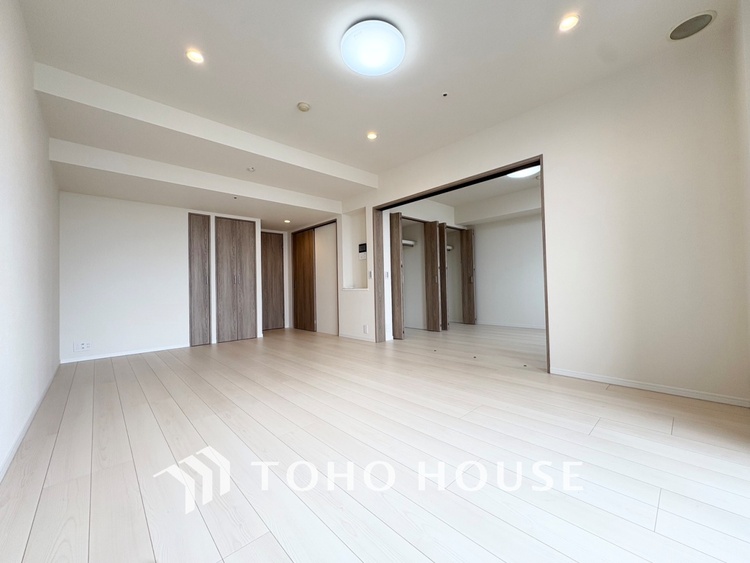 内装 【LIVING】◆陽光◆が差し込む。この開放的なLDKに家族の笑顔が集う。家族が一緒に過ごす空間は明るく、そして居心地よく。