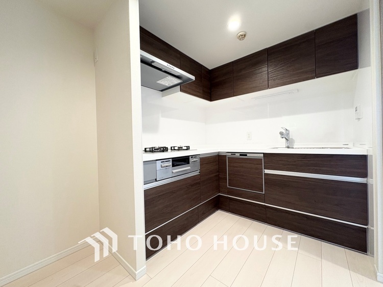 キッチン 【KITCHEN】◆ワクワク◆開放的で機能性も高いシステムキッチン。お子様は毎日のご飯にワクワク！