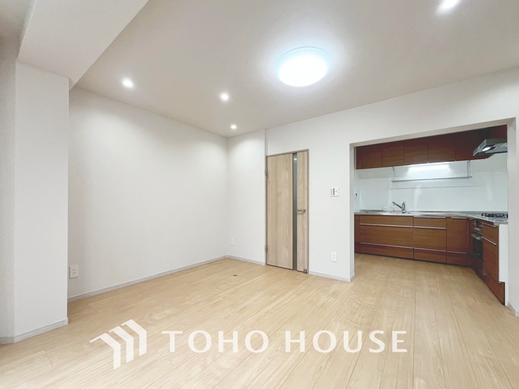 内装 【LIVING】◆陽光◆が差し込む。この開放的なLDKに家族の笑顔が集う。家族が一緒に過ごす空間は明るく、そして居心地よく。