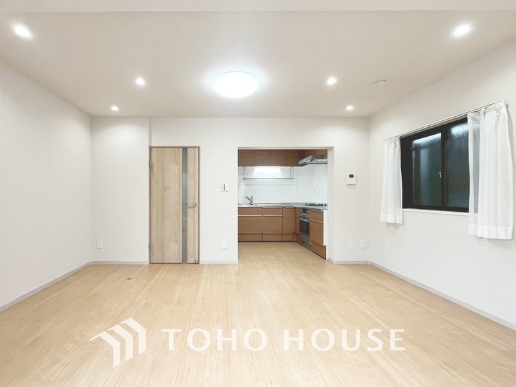 内装 【LIVING】◆扉を◆開くとこの景色。家族の”おかえり”の声が聞こえてきそう。