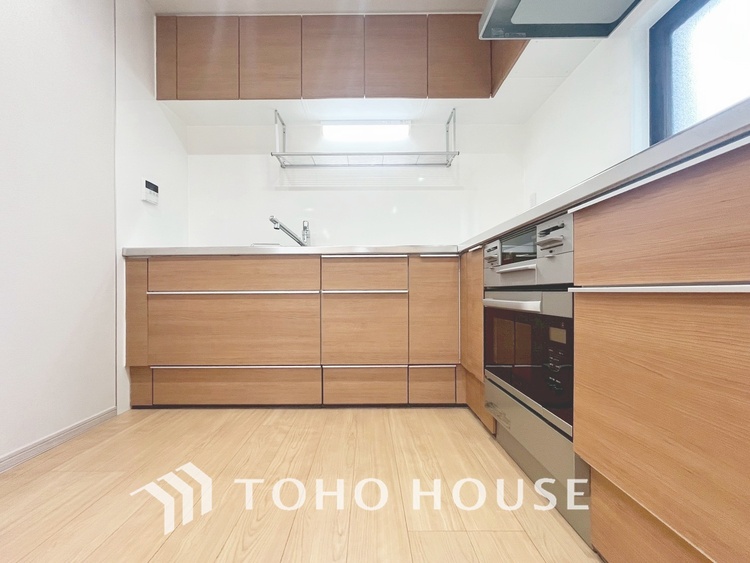 キッチン 【KITCHEN】◆ワクワク◆開放的で機能性も高いシステムキッチン。お子様は毎日のご飯にワクワク！