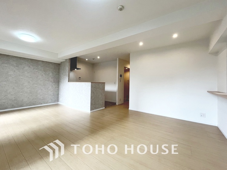 内装 【LIVING】◆陽光◆が差し込む。この開放的なLDKに家族の笑顔が集う。家族が一緒に過ごす空間は明るく、そして居心地よく。