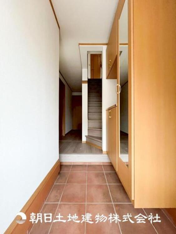 その他 【玄関】大切な家族、お客様をお迎えする玄関は住宅の入口。仕事が終わって疲れた日でも、あなたを受け入れてくれます。