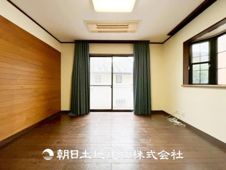 内装 【居室】設計者のセンスが求められる大切な空間だからこそ、落ち着いて過ごせる癒しと寛ぎの空間が欲しい。そんな願いを叶えました。