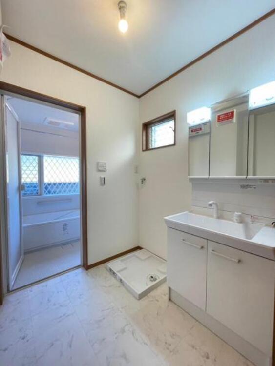 洗面 忙しい朝にも落ち着いて身支度ができるゆとりある洗面スペース 