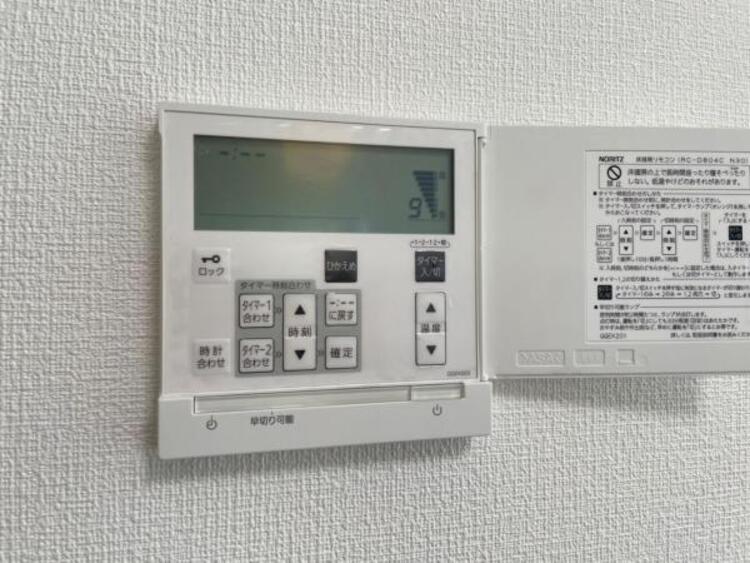 設備 足元から暖かく、空気が乾燥しづらいリビング床暖房です