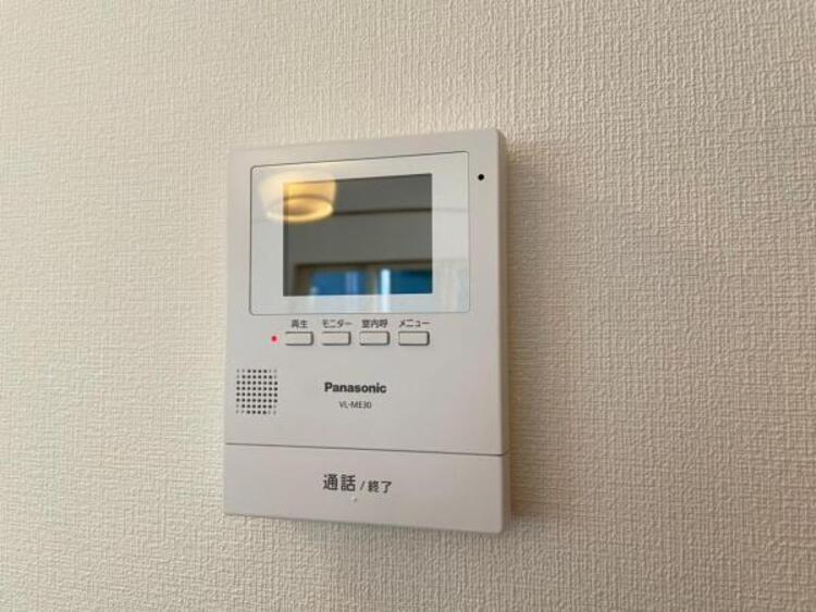 設備 お子様のお留守番時も、鍵の開錠前に確認ができ安心のモニターインターホン。 
