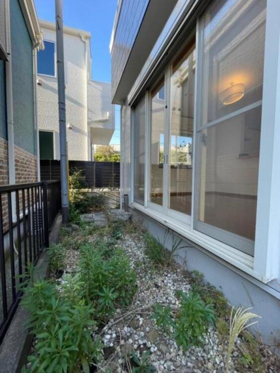 その他 ちょっとしたガーデニングや土いじりを楽しめるお庭スペース