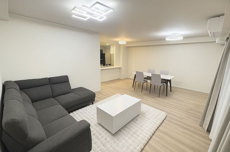 居間 リビングLDKは約２２．５帖♪開放感あふれるやすらぎ空間です♪※一部家具消し加工を施しています。