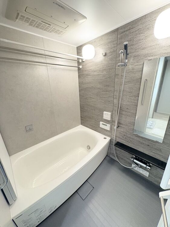 内装 浴室大阪ガスのミストカワック付ユニットバス♪１４１８サイズ、足を延ばして湯船に浸かり疲れを癒して下さい♪