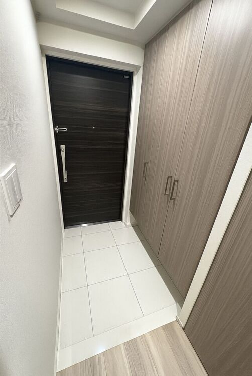 玄関 玄関玄関は人感センサー付照明で毎日をお出迎えします♪