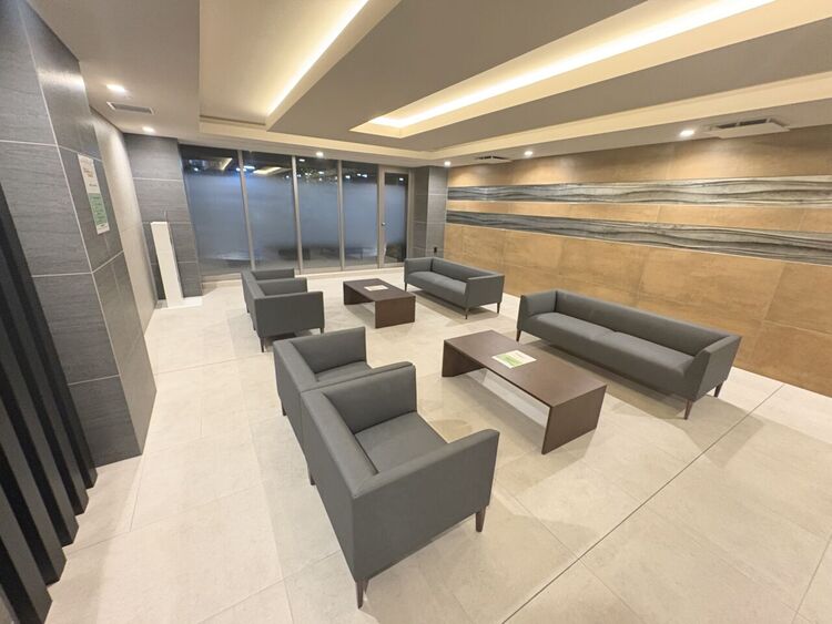 その他 ロビースペース戸外の緑を借景に寛ぎと憩いの時間を過ごせる空間です♪