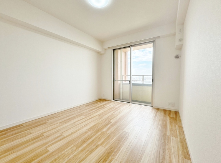 寝室 ベッドも十分に設置するスペースがあります。