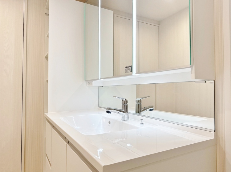 洗面 何かと物が増える場所だからこそ、スッキリと見映えの良い空間に。