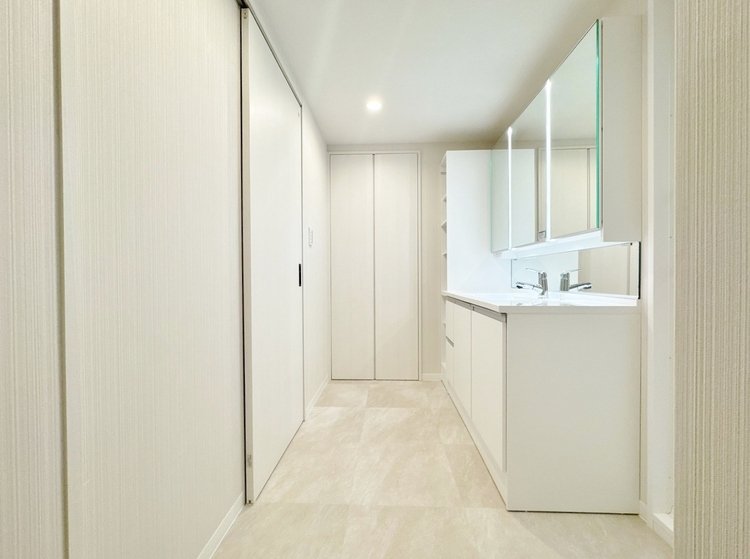 洗面 清潔感と心地よさを重視した、上質感漂うパウダールーム。