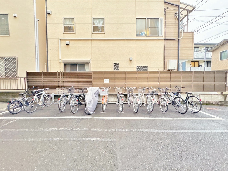 設備 きちんと整備された駐輪場。住む方の心遣いが感じられます。