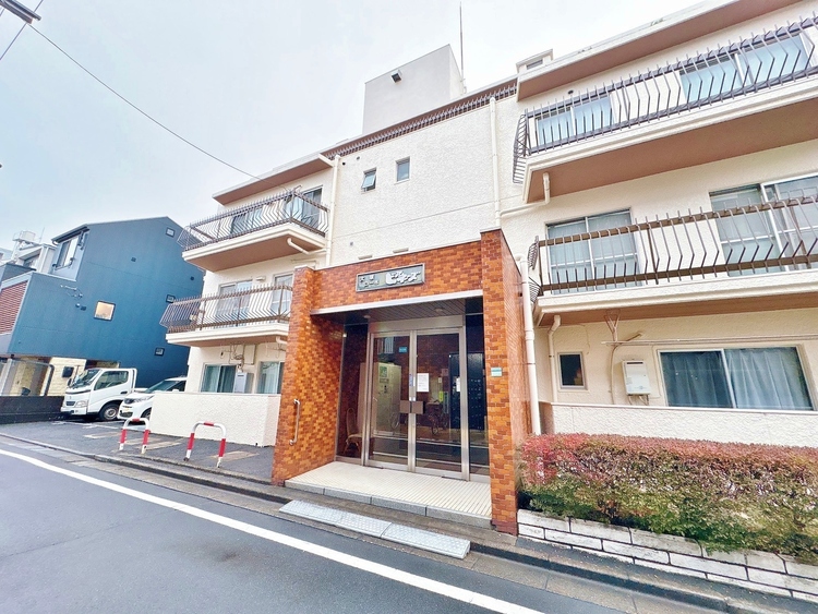 エントランス 外と内をつなぐエントランスは、まさに顔となる場所。