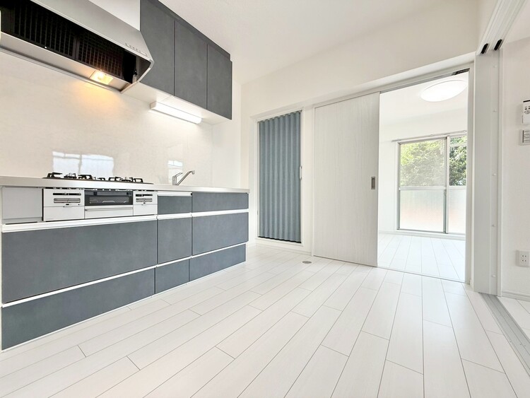 居間 快適に過ごす毎日を求めて、暮らしの中でご自身の「マイホーム」に創り上げてください。