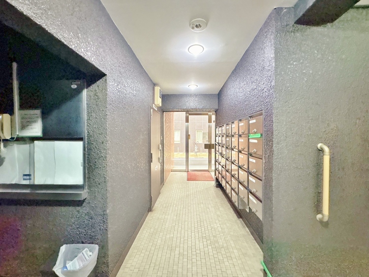 エントランス エントランス内部は、管理が行き届き清潔な共有スペースとなっています。