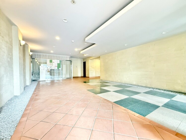 エントランス エントランス内部は、管理が行き届き清潔な共有スペースとなっています。