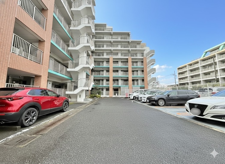 駐車場 本物件の駐車スペースです。車種制限のある場合もございますので、お気軽にお問い合わせくださいませ。