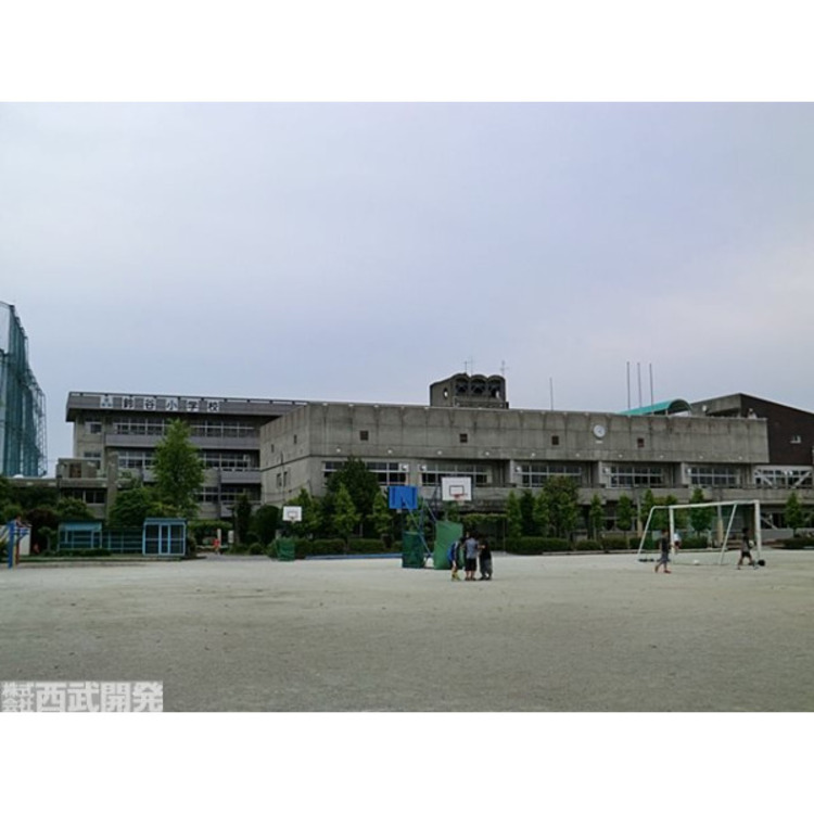 周辺 鈴谷小学校(約700m)