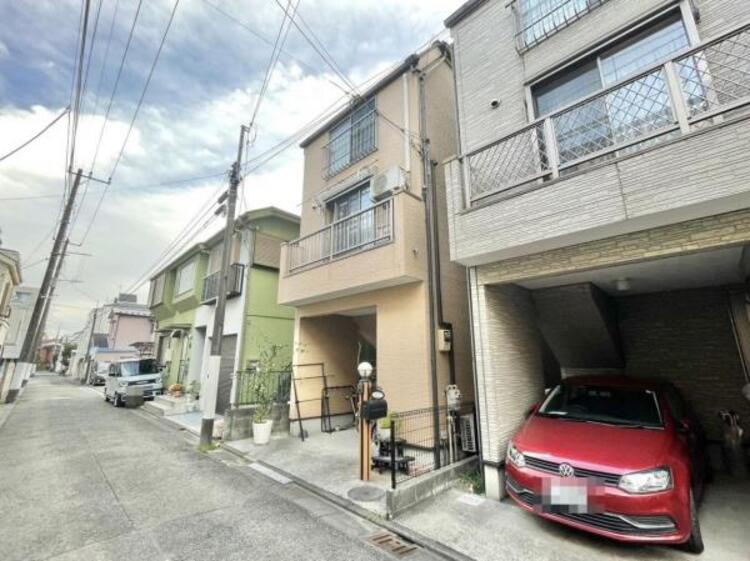 外観 美しい景観を生み出すこの邸宅は採光や風通しまで考え抜いて造ります。外観の美しさだけでなくそこに住まうご家族様の心地良さを最優先します。