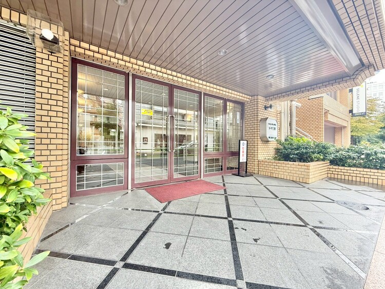 その他 上質感漂う玄関アプローチです。