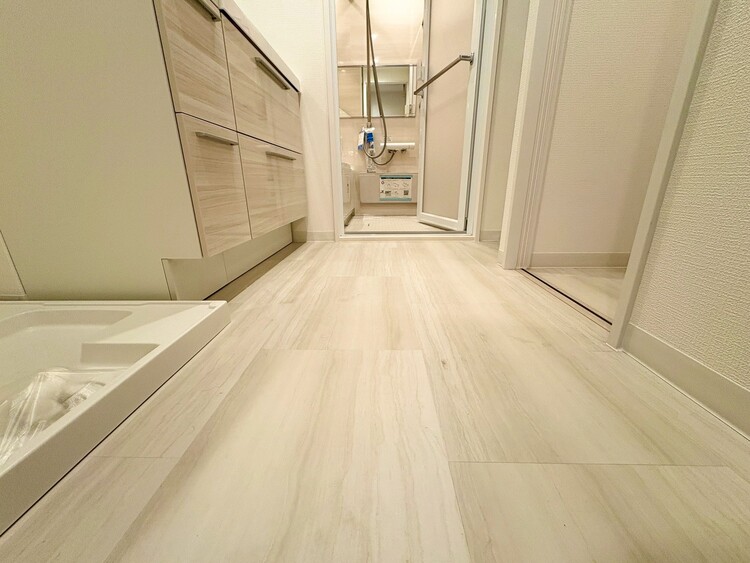 その他 十分な広さの脱衣所。