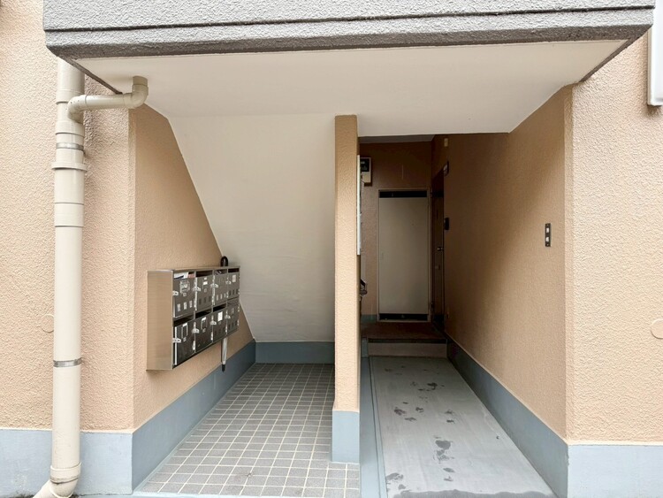 その他 上質感漂う玄関アプローチです。