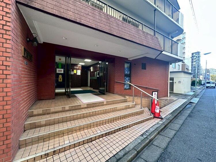 その他 上質感漂う玄関アプローチです。