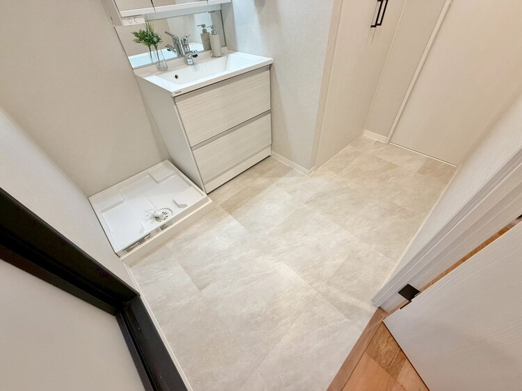 その他 十分な広さの脱衣所。