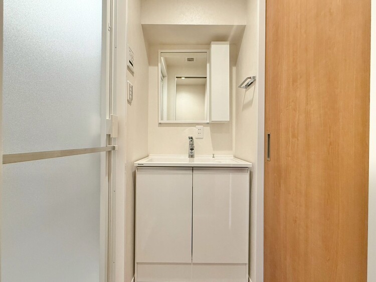 その他 清潔感を感じられる洗面化粧台。