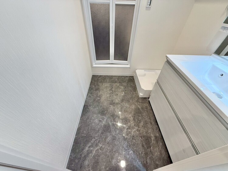 その他 十分な広さの脱衣所。