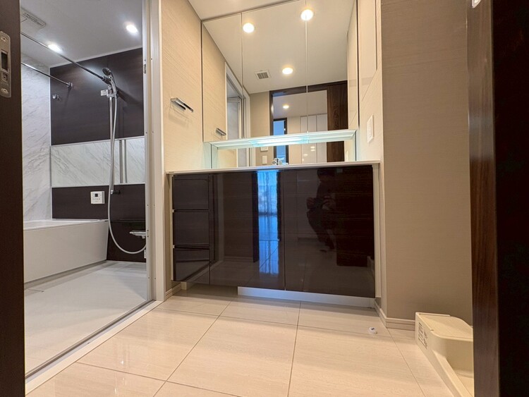 その他 十分な広さの脱衣所。