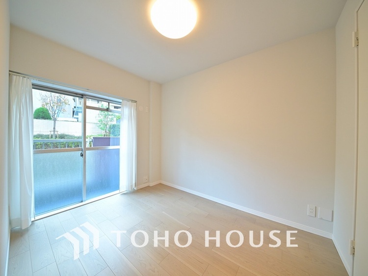 内装 採光もある洋室は、くつろぎのひと時を過ごすのにぴったり