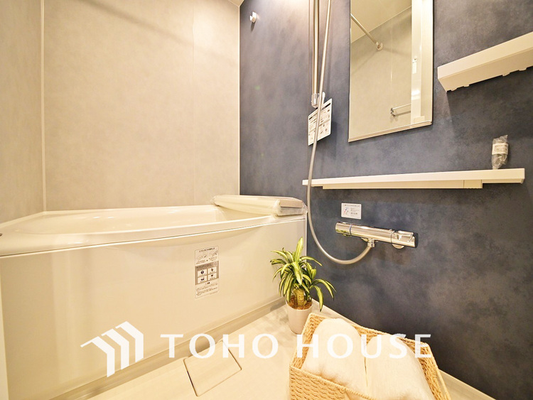 風呂 一日の疲れを癒すバスルームは、心地よいリラックスを叶える清潔感溢れる空間