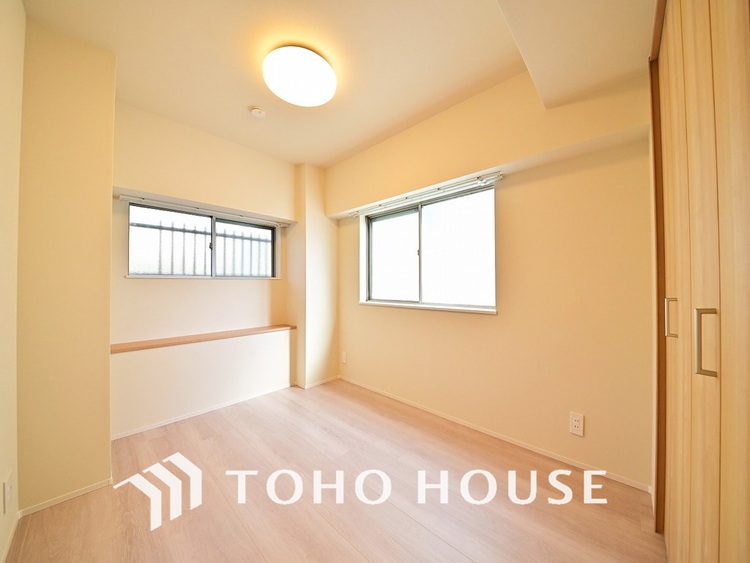 内装 採光もある洋室は、くつろぎのひと時を過ごすのにぴったり