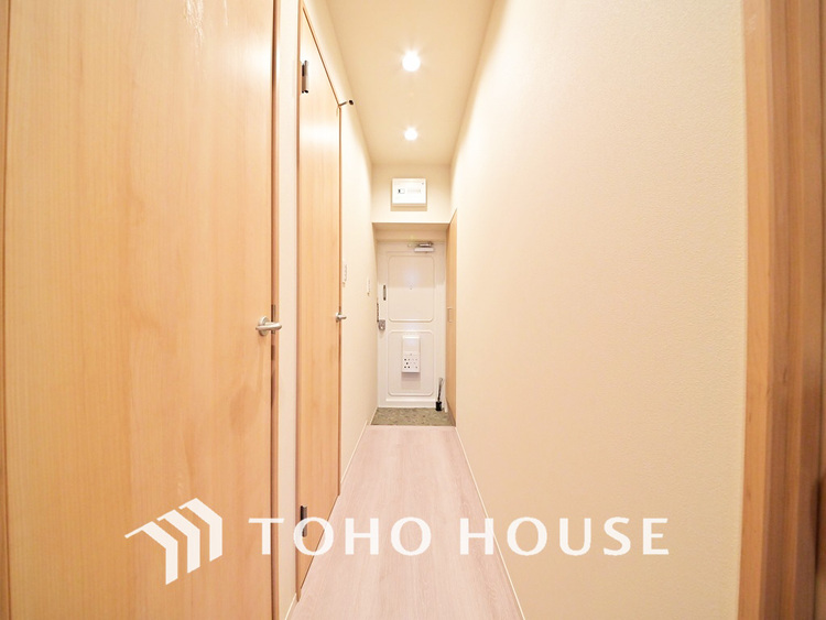 玄関 飾り過ぎないシンプルな内装の玄関