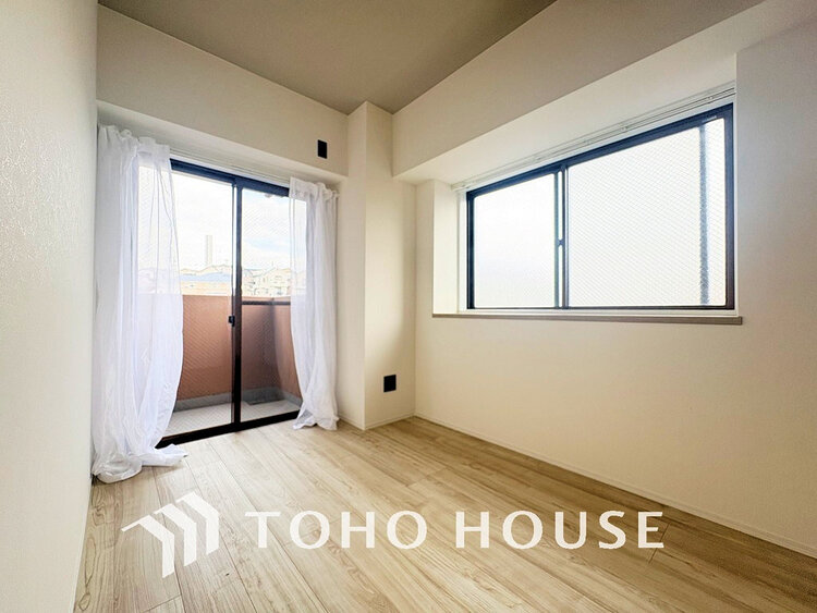 内装 採光もある洋室は、くつろぎのひと時を過ごすのにぴったり