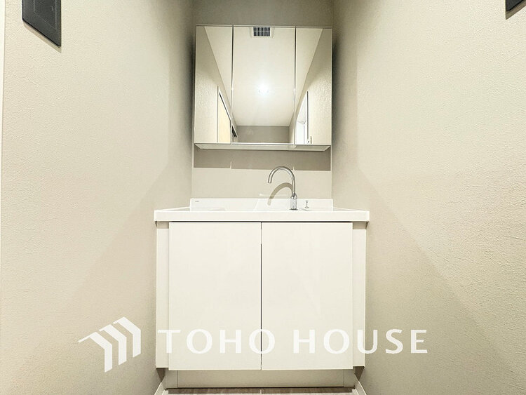 洗面 大きな洗面鏡付き、朝の身支度も楽しくなりますね