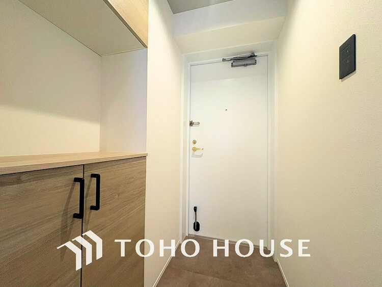 玄関 落ち着いた雰囲気の玄関、家族の帰りを暖かく迎えてくれます