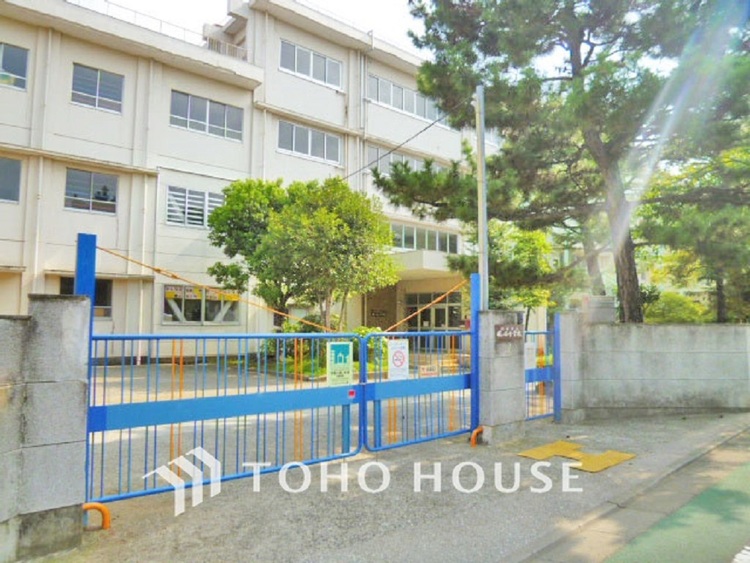 周辺 川崎市立梶ヶ谷小学校　距離220m