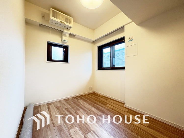 内装 採光もある洋室は、くつろぎのひと時を過ごすのにぴったり