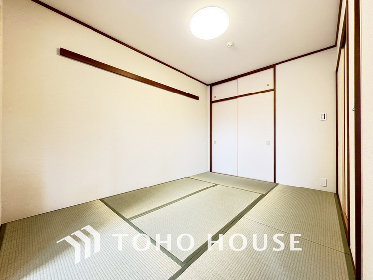 内装 リビング横の和室はお食事後や入浴後のくつろぐ空間に