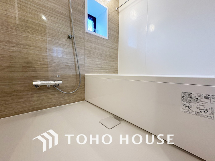 風呂 一日の疲れを癒すバスルームは、心地よいリラックスを叶える清潔感溢れる空間